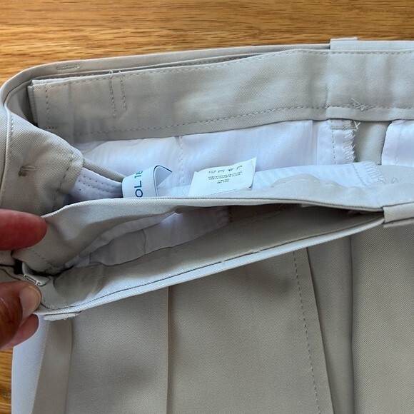 Haggar Men’s Cool 18 Pro Pleated Expandable Shorts - Picture 7 of 9